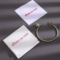 Ensemble d'emballage de bijoux carré blanc A1 avec intérieur noir, pochettes en papier festonnées, panneaux imprimés et présentoir