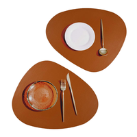Vente en gros de sets de table carrés bohèmes de luxe antidérapants minimalistes en cuir PU écologique de 3 mm pour table à manger