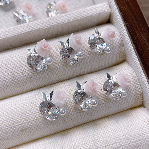 Wunderschöne Künstliche Eis-Transparente Weiße Handgefertigte Perlen-Rose Funkelndes Accessoire - Product Image 2