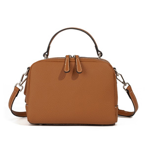 Borsa a Spalla da Donna in Vera Pelle di Design Trendy VIP con Chiusura a Cerniera, Due Cinghie e Fodera in Poliestere per Viaggi e Tempo Libero - Product Image 5