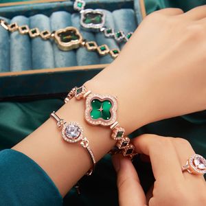 Juego de trébol de cuatro hojas explosivo, pulsera ligera de lujo con diamantes, TikTok reloj de cuarzo, reloj de joyería de cinco piezas, caja de regalo - Product Image 3
