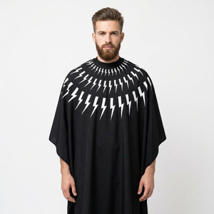 Chicago PRO Cape – Tablier de Coiffeur Personnalisable, Imperméable et Portable, Cape de Barbier Noire à Motif Bolt - Product Image 1