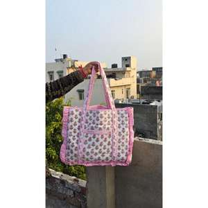 Bolsa de Lona Acolchada de Algodón Hecha a Mano, Interior Espacioso y Ligero, Diseño Duradero con Estampado Tradicional, Ideal para Viajar - Product Image 3