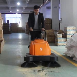 Balayeuse manuelle à roues en caoutchouc pour le nettoyage des sols, des routes, des feuilles, de la poussière, des débris et des briques - Product Image 6