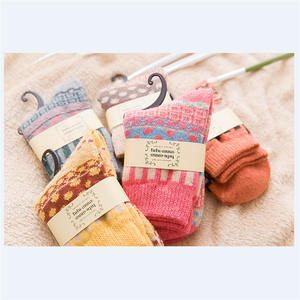 Automne hiver femmes épaissi lapin laine équipage chaussettes maison confortable chaud respirant antibactérien Dot Design Style National - Product Image 4