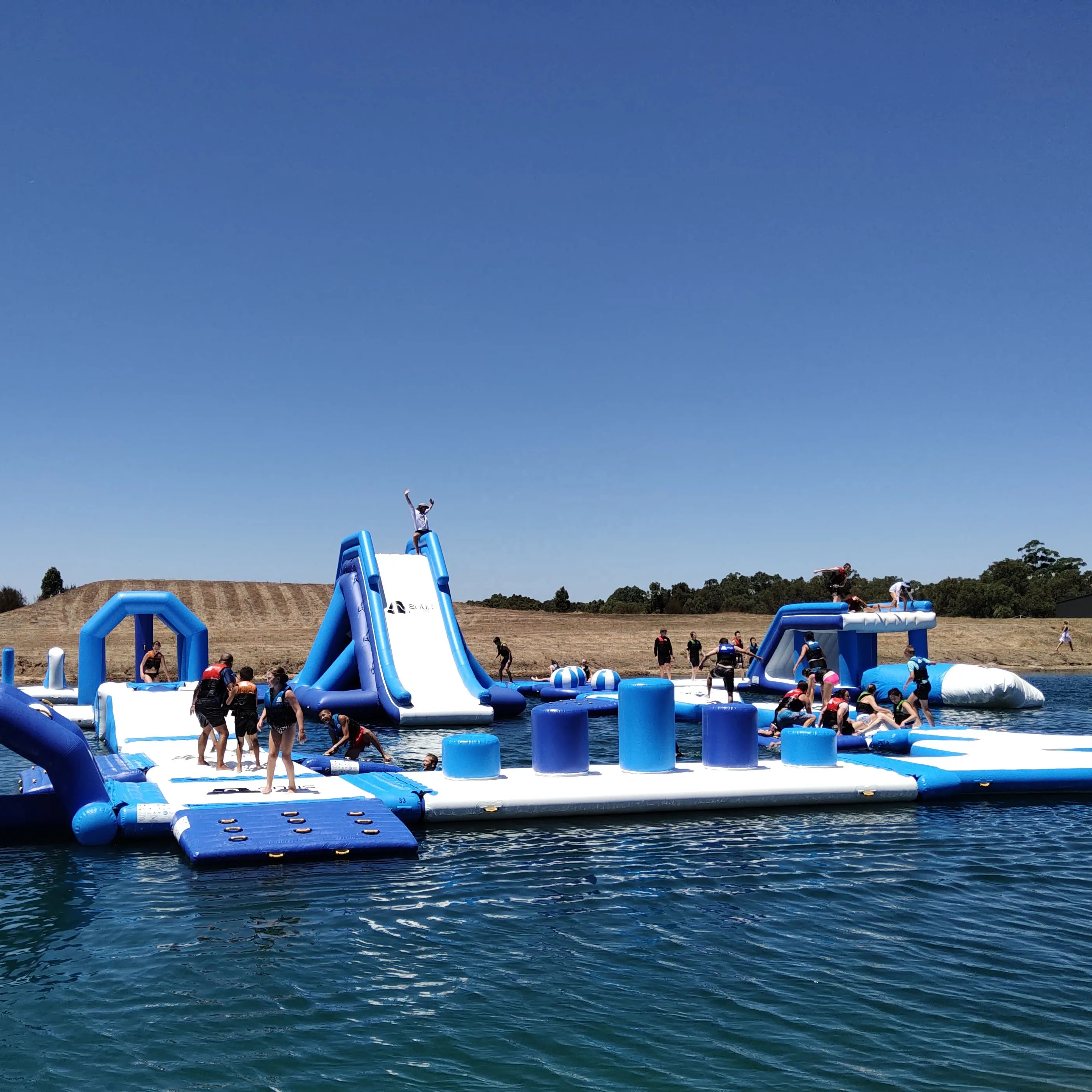 Bouncia Aufblasbare Wasserpark In Lager Mit TÜV Zertifizierung Für Erwachsene Und Kinder