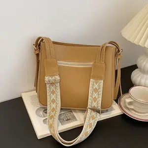 Stylish Wholesale Women's Crossbody Shoulder Bag Adjustable PU Leather Cell Phone Purse Handbag in Fashionable Solid Colors