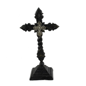 Croix en fonte pour décoration de table, croix debout en métal avec base en finition noire mate - Product Image 1