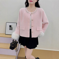 Nouveau cardigan en tricot style tweed pour femme, à manches longues, avec des détails perlés et des plumes, nouvelle veste en tricot pour femme pour l'automne