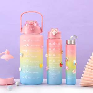 Meilleures ventes 2026, Ensemble de 3 bouteilles de 500 ml, 700 ml et 2000 ml, Bouteille d'eau en plastique motivante avec logo personnalisé - Product Image 1