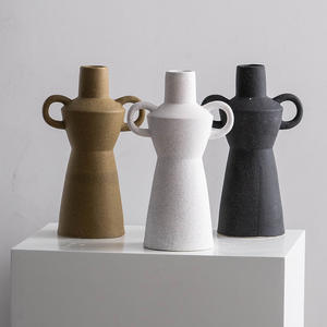 Jarrón de cerámica personalizado y creativo, venta <span class=keywords><strong>al</strong></span> <span class=keywords><strong>por</strong></span> <span class=keywords><strong>mayor</strong></span>, estilo europeo moderno, muebles para el hogar, decoración de encimera de hotel, adornos de jarrón - Product Image 1