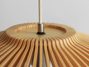 Lustre suspendu artisanal durable en bois et bambou, abat-jour en osier tressé en jonc de mer, lampe suspendue en rotin tressé - Product Image 3