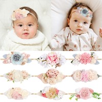 Diadema elástica suave con flores para bebé, lazos de perlas y diamantes de imitación, accesorios de lujo al por mayor para el cabello de bebés, diadema para niñas recién nacidas