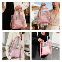 Sac fourre-tout imperméable et léger en PVC avec garniture rose et design transparent, idéal pour les trajets quotidiens, le travail, les voyages et les courses