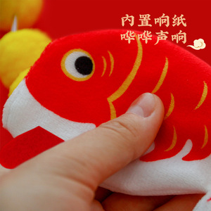 Juguetes para gatos de Año Nuevo, peces koi que llegan a la orilla para la buena suerte, hierba gatera, limpieza de dientes para gatitos, artículos para mascotas de compañía - Product Image 4