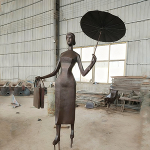 Escultura de Bronce Realista de Madre Mirando a su Hijo, Figura Decorativa con Temática de Hadas y Moda para el Hogar o el Jardín - Product Image 5