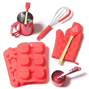 9 buah alat kue Seri Natal dan Set kue dengan manusia salju cetakan kue spatula pengocok telur gelas pengukur dan sendok