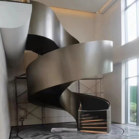 Escalier en acier rotatif décoratif |   Escaliers en spirale en acier peu encombrants pour villas et lofts