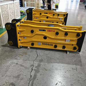 Para martillo hidráulico superior SB 81, motor/cuerpo principal para excavadoras de 18-26 toneladas, cono/cuña/cincel de corte/cincel de punta roma de 140 mm de diámetro 1 - Product Image 1