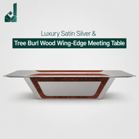 Table de réunion de direction en bois de placage et argent satiné avec bordure en aile d'ange, base conique et gestion des câbles pour bureau d'entreprise
