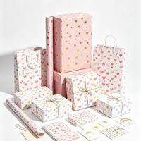Ensemble de papier cadeau recyclable en PE imprimé étoiles et cœurs roses, kit mignon de boîtes, sacs, étiquettes et autocollants personnalisables pour enfants