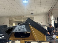 Hochwertiges, leichtes Outdoor-Dachzelt mit einem Schlafzimmer für Camping im Auto, ganzjährig nutzbar, aus Aluminium.