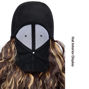 Gorra <span class=keywords><strong>de</strong></span> béisbol sintética <span class=keywords><strong>de</strong></span> una pieza para <span class=keywords><strong>mujer</strong></span>, con peluca <span class=keywords><strong>de</strong></span> cabello sintético <span class=keywords><strong>de</strong></span> alta temperatura hecha a máquina, <span class=keywords><strong>de</strong></span> longitud media y ondas <span class=keywords><strong>de</strong></span> agua, venta al por mayor <span class=keywords><strong>de</strong></span> fábrica. - Product Image 3