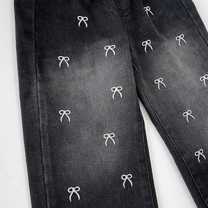 <span class=keywords><strong>Pantaloni</strong></span> in denim <span class=keywords><strong>neri</strong></span> da <span class=keywords><strong>bambina</strong></span> Guai Boutique, jeans a gamba larga con stampa a fiocco per neonate e bambine piccole - Product Image 3