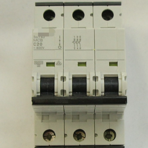 โมดูลอินพุตแบบอะนาล็อก <span class=keywords><strong>Simatic</strong></span> S5 รุ่น 6es5465-7la13 ของแท้ใหม่พร้อมส่ง สำหรับระบบอัตโนมัติในอุตสาหกรรม แพ็คเกจเฉพาะสำหรับการเขียนโปรแกรม PLC - Product Image 1