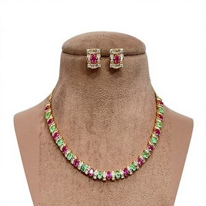 Conjunto de collar y aretes de circonita plateada de primera calidad, elegante y moderno, para compromiso, boda, fiesta, colección. - Product Image 2