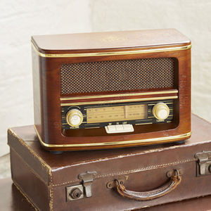 <span class=keywords><strong>Radio</strong></span> AM/FM Retro <span class=keywords><strong>de</strong></span> Madera OEM con <span class=keywords><strong>Dial</strong></span> Analógico Clásico, Altavoces Integrados <span class=keywords><strong>de</strong></span> 2x5W, <span class=keywords><strong>Radio</strong></span> <span class=keywords><strong>de</strong></span> Mesa con Bluetooth Opcional - Product Image 1