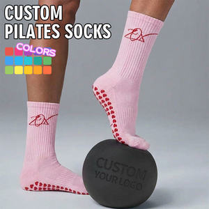 Chaussettes de Pilates pour femmes personnalisées, fabrication BiLu, design gratuit, livraison rapide, chaussettes antidérapantes rose bonbon pour le yoga et le Pilates - Product Image 3