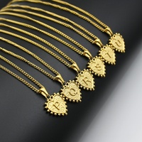Collar inicial personalizado de fábrica para mujer elegante colgante de corazón chapado en oro de 18 quilates 26 letras nombre alfabeto fiestas de acero inoxidable