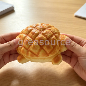 Modelo de simulación de comida de pastelería con forma de tortuga y pan de piña, de rebote lento, con rejilla y corteza dorada, para decoración de café con temática de animales adorables - Product Image 2