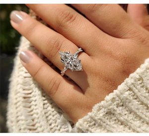 Deslumbrante juego de anillos de diamantes cultivados en laboratorio en una banda elegante para los amantes que eligen la sofisticación sobre las piedras convencionales de la India - Product Image 2