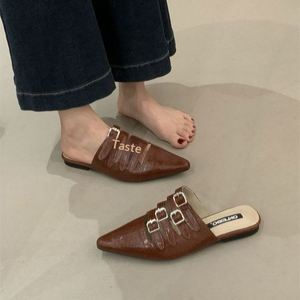 Korean-style Niche Fashion High-end <b>Closed</b>-<b>toe</b> <b>Mules</b> Women 2026 Spring/Summer New Vintage Belt Buckle Synthetic Leather Upper - Product Image 4