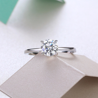 Moissanit S925 Silber 1ct Vier-Krappen-Fassung Brillanter Stein Eleganter Feiner Schmuck Verlobungsstil Statement-Ring