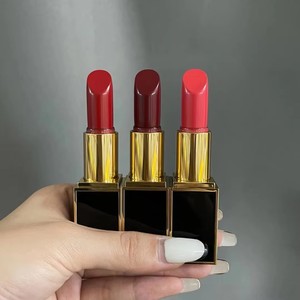 Lápiz Labial de Marca de Lujo con Propiedades Hidratantes y Fácil Aplicación. Venta al por mayor de fábrica disponible. - Product Image 1