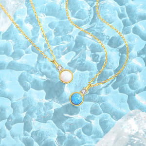 Collar con colgante redondo de ópalo azul chapado en oro sobre plata de ley 925, con detalles delicados de circonita cúbica, joyería minimalista para mujer. - Product Image 5