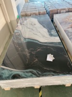 Feuille de marbre de PVC imperméable de panneau UV de haute qualité avec la conception de verrouillage pour les murs intérieurs et la décoration en bois