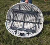 Table de fête ronde en plastique HDPE, de 4 et 6 pieds, à l'extérieur, blanc, semi-pliable