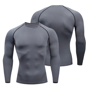 T-shirt de compression de performance pour hommes, coupe ajustée, vente en gros, idéal pour l'entraînement et la gym, avec design et logo personnalisés - Product Image 3