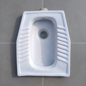Fabriqué en Inde Cuvette de toilette accroupie en céramique de haute qualité avec garde-boue disponible pour l'approvisionnement direct en usine - Product Image 2