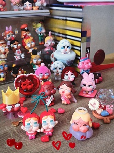 POP MART Officiel Crybaby Crying for Love Series Blind Box - Lot de 12 figurines en vinyle scellées, boîte mystère, vente en gros - Product Image 6