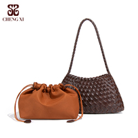 Sacs pour femmes de marques en gros, Nouveauté 2025, Sac tissé fait main style français Ins, Sac à bandoulière, porté épaule et à la main, Petit sac carré