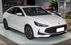 SAIC MG5 2025 300TGI Edición Global Flagship 1.5T 181hp Sedán Compacto Recomendado Gasolina FWD 215/50 R17 - Product Image 2