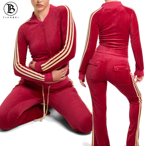 Completo Tuta da <span class=keywords><strong>Donna</strong></span> in <span class=keywords><strong>Velluto</strong></span> Y2K 2025, Set 2 Pezzi con Giacca con Cerniera e <span class=keywords><strong>Pantaloni</strong></span> con Strisce Rosse, Personalizzabile con Logo - Product Image 6