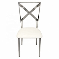 Chaise de mariage moderne en acier inoxydable argenté avec dossier croisé et coussin en velours blanc, idéale pour la location d'événements et banquets, vente en gros