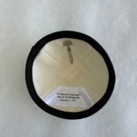Kippah de Terciopelo Alemán Personalizada, Samtkippa Judía con Logotipo Bordado, Yarmulke Personalizada, Gorro Judío para Boda
