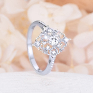Anello da Donna con Zirconi Intarsiati a Forma di Rombo, Gioiello Delicato per Uso Quotidiano, Souvenir da Viaggio, Regalo per Feste - Product Image 4